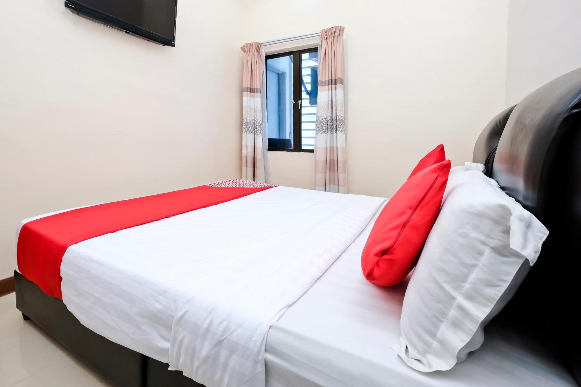 Hotel Oyo 714 Arina 2*
